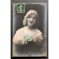 CARTE POSTALE CPA FRANCE VOYAGÉE JEUNE FEMME FLEURS OLD CARD 0075